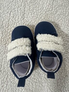 Snug Baby Navy Blue Sherpa Strap Sneakers